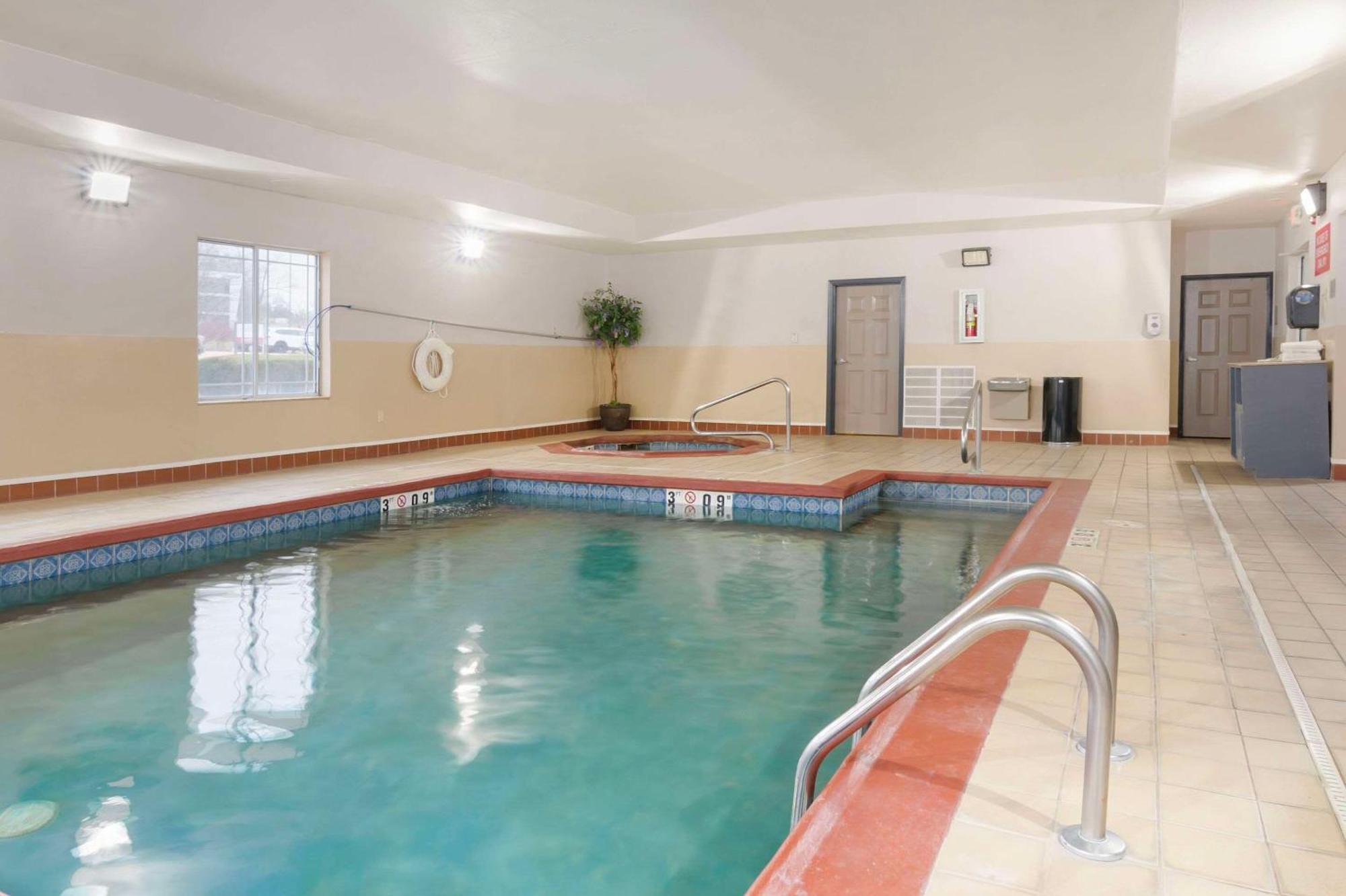 Country Inn & Suites By Radisson, Columbia, Mo מראה חיצוני תמונה